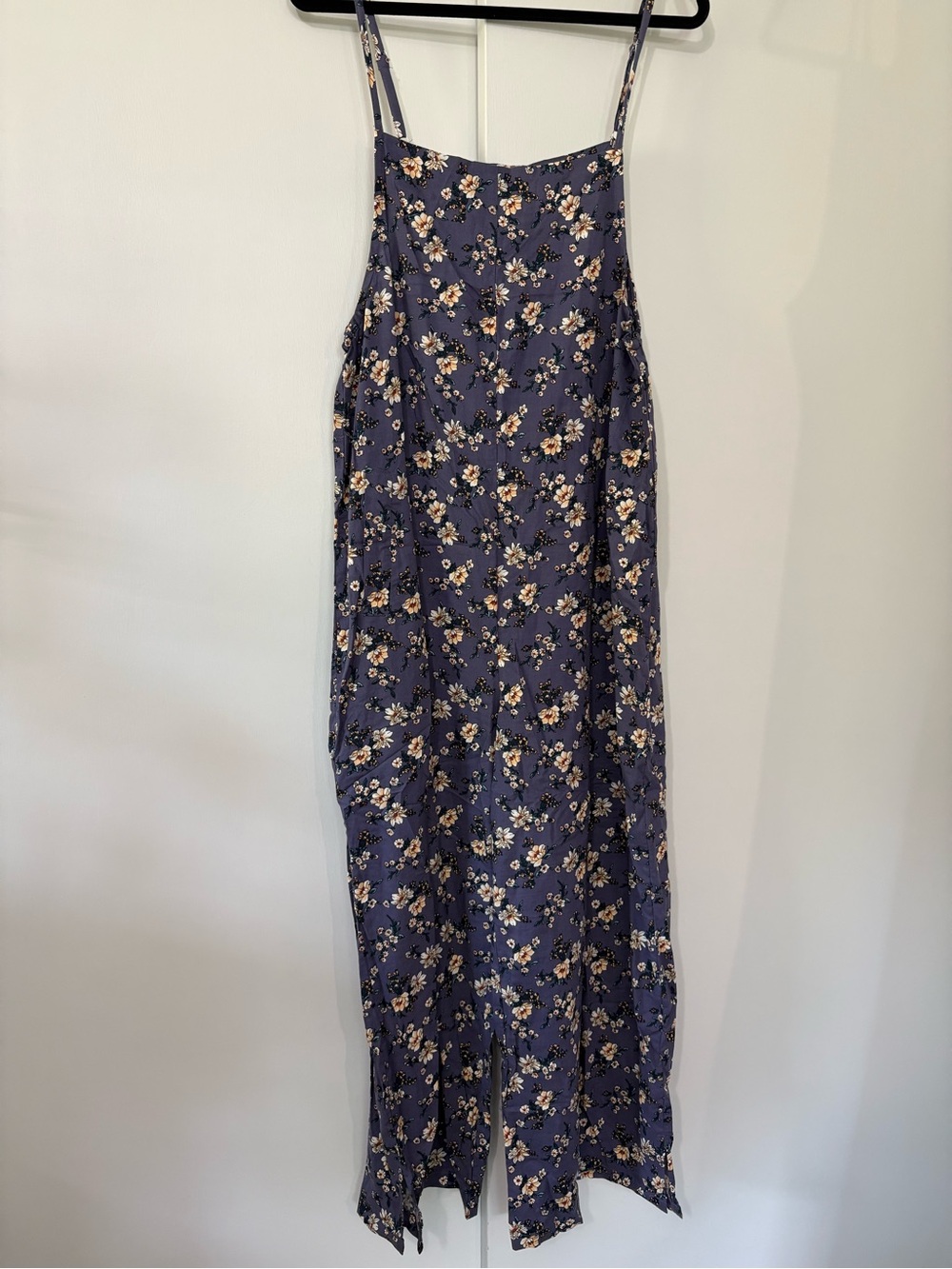 Women’s size large wide leg flowy purple floral jumpsuit/overalls